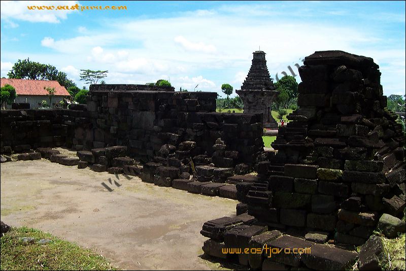 penataran-temple-13.jpg